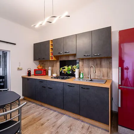 At Park- Zentrales Inkl- Parkplatz By Interhome